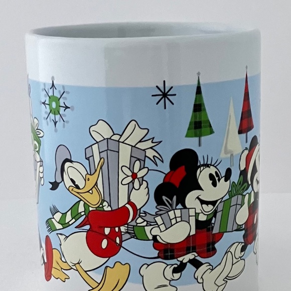 2020 Disney Mickey & Friends Christmas Mug By Frankford Candy - Picture 12 of 13